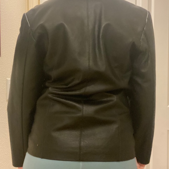 Vintage women’s leather jacket - Picture 2 of 5